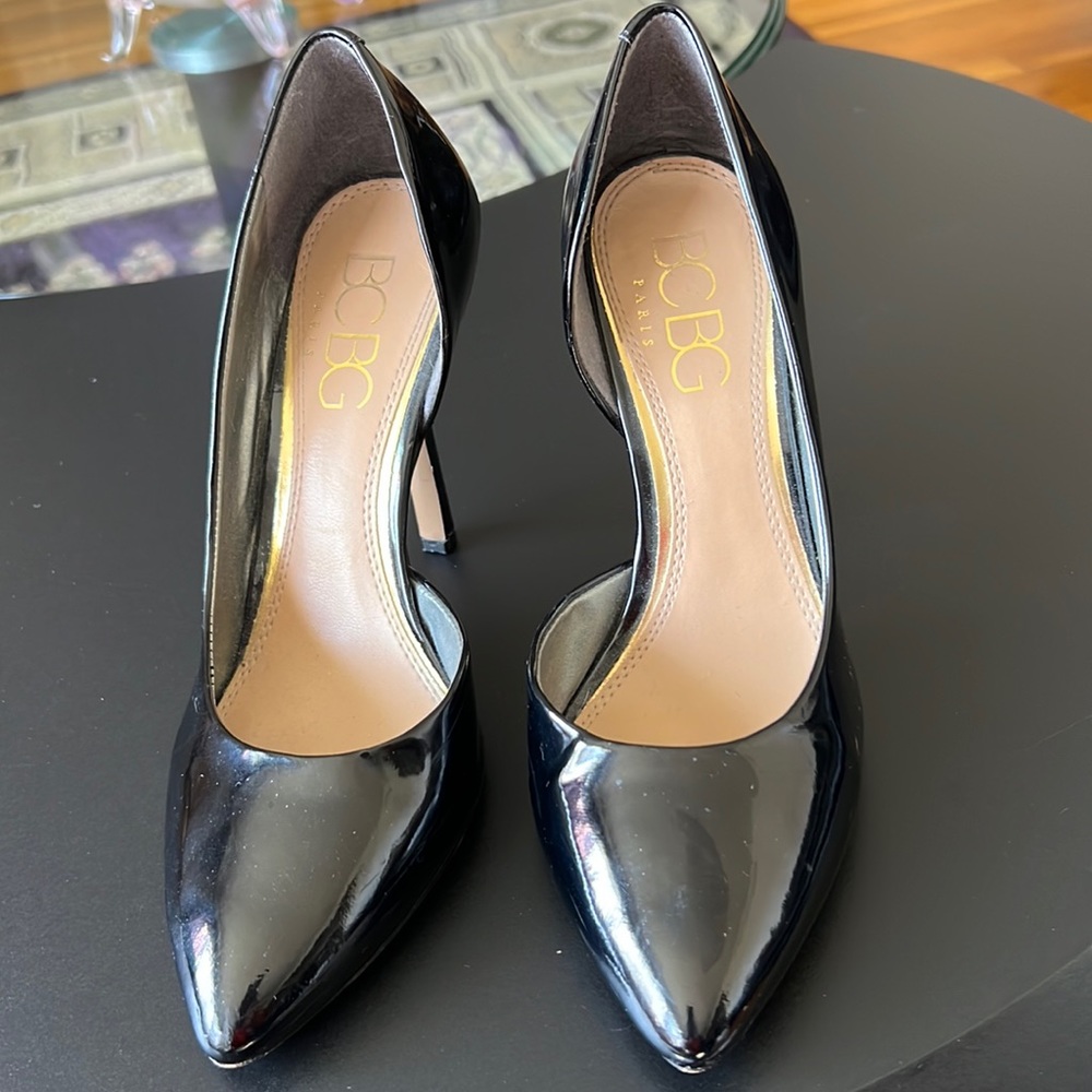 BCBG Paris Black Patent Leather Pointed Toe Heel Pumps  Size 8B